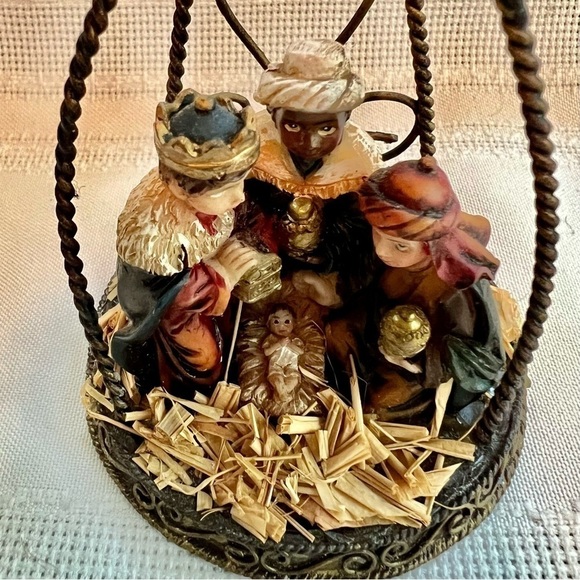 Nativity Three Wise Men Magi Baby Jesus in Manager Figurine EUC - Picture 6 of 9